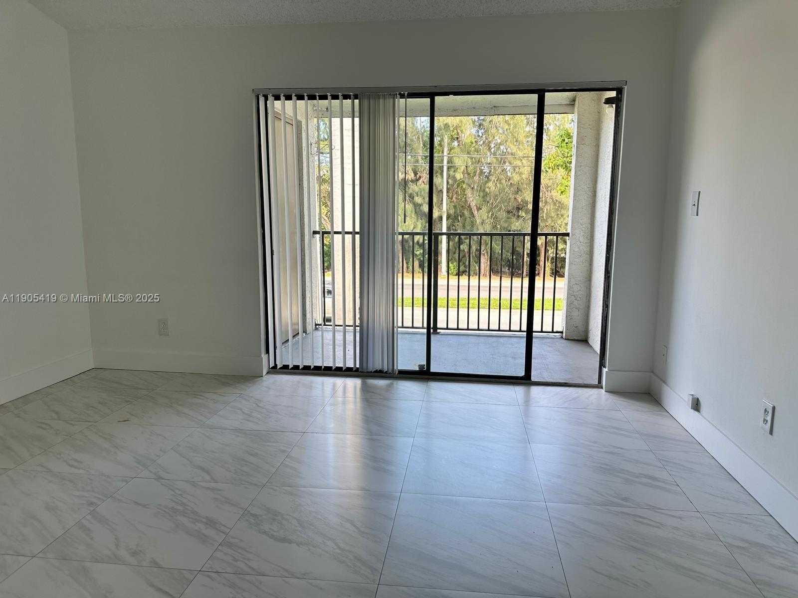 Small Image of 610 SOUTH PARK RD #27-1, Hollywood Number 3