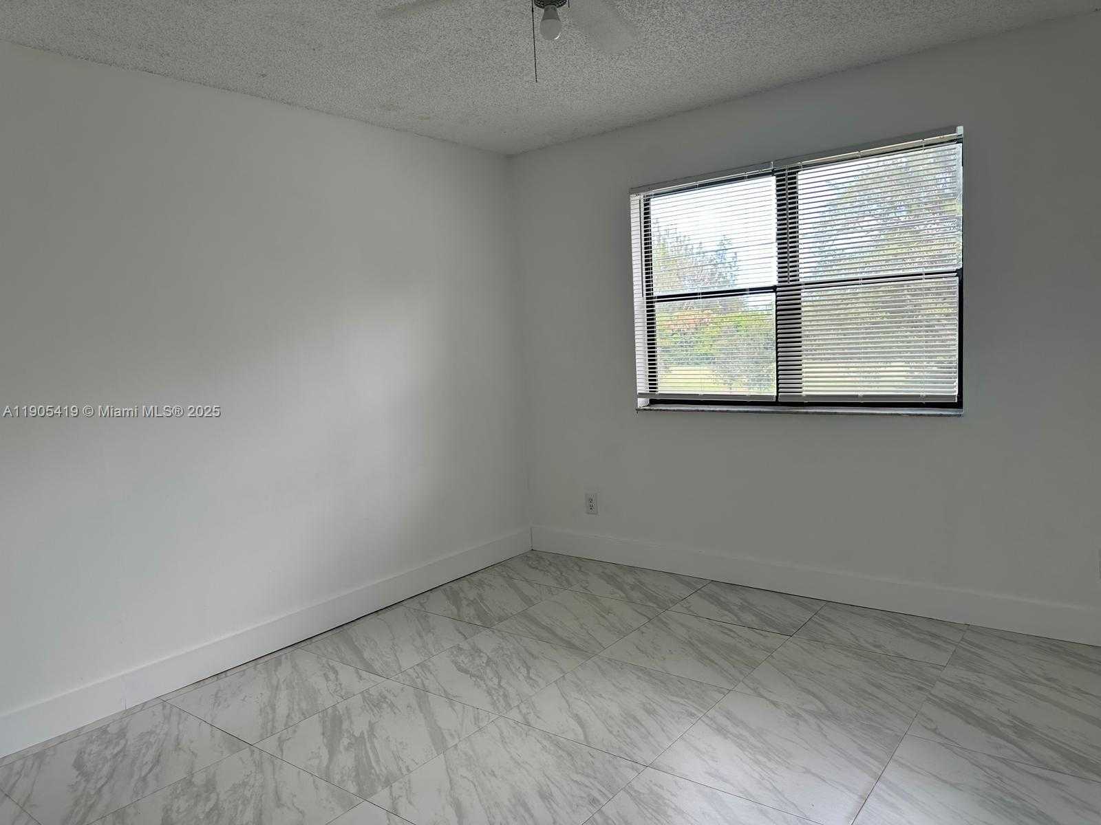 Small Image of 610 SOUTH PARK RD #27-1, Hollywood Number 5