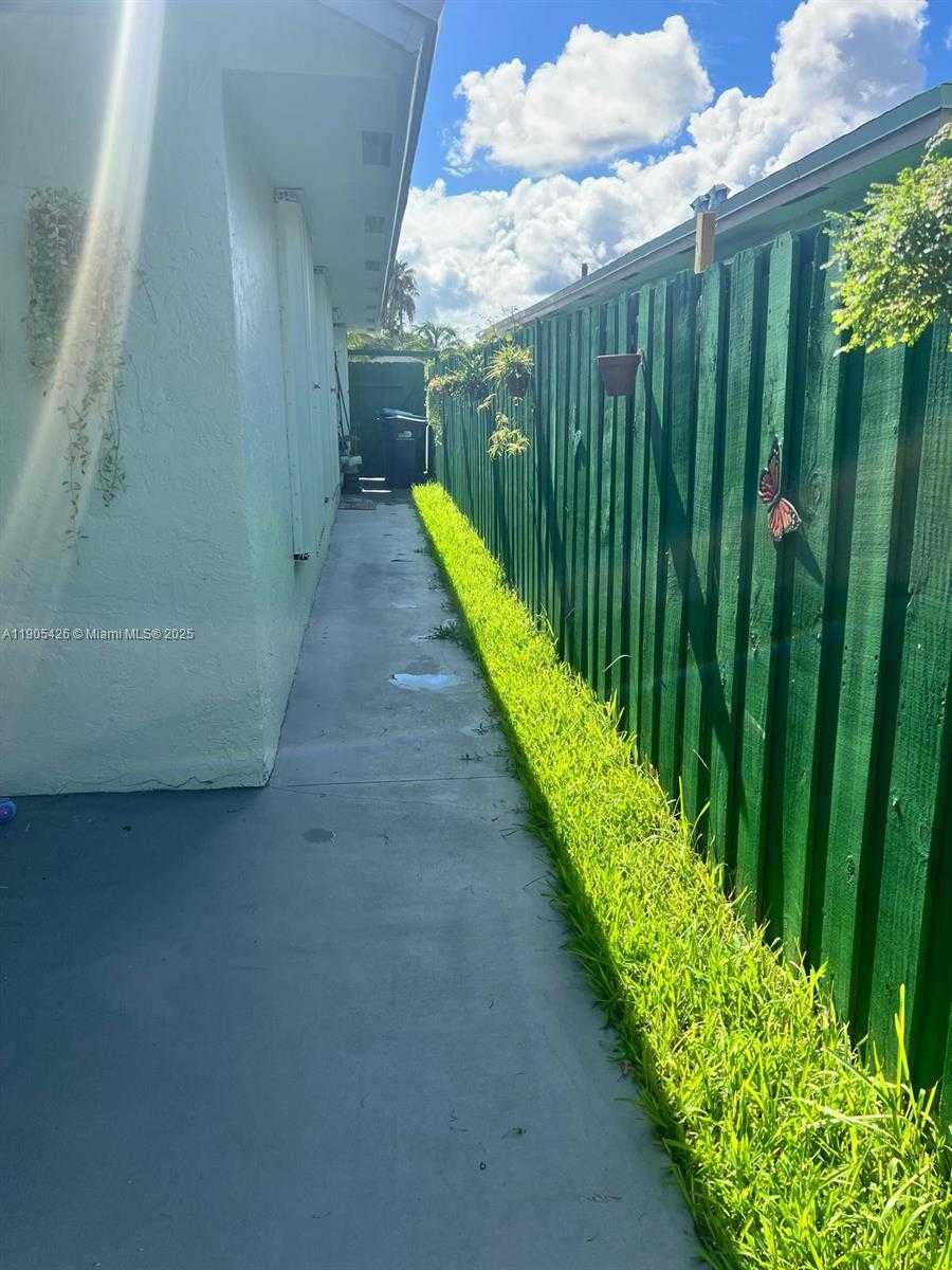 Small Image of 12268 SOUTH WEST 202ND ST #., Miami Number 16