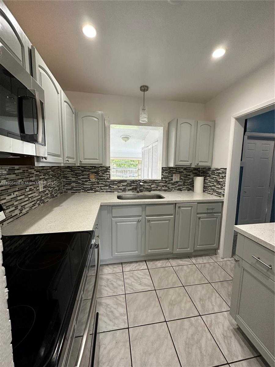 Small Image of 9450 SOUTH WEST 181ST TER, Palmetto Bay Number 13