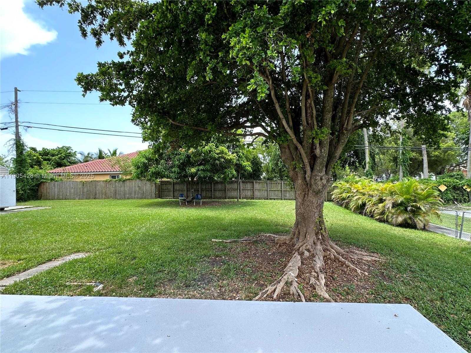 Small Image of 9450 SOUTH WEST 181ST TER, Palmetto Bay Number 24