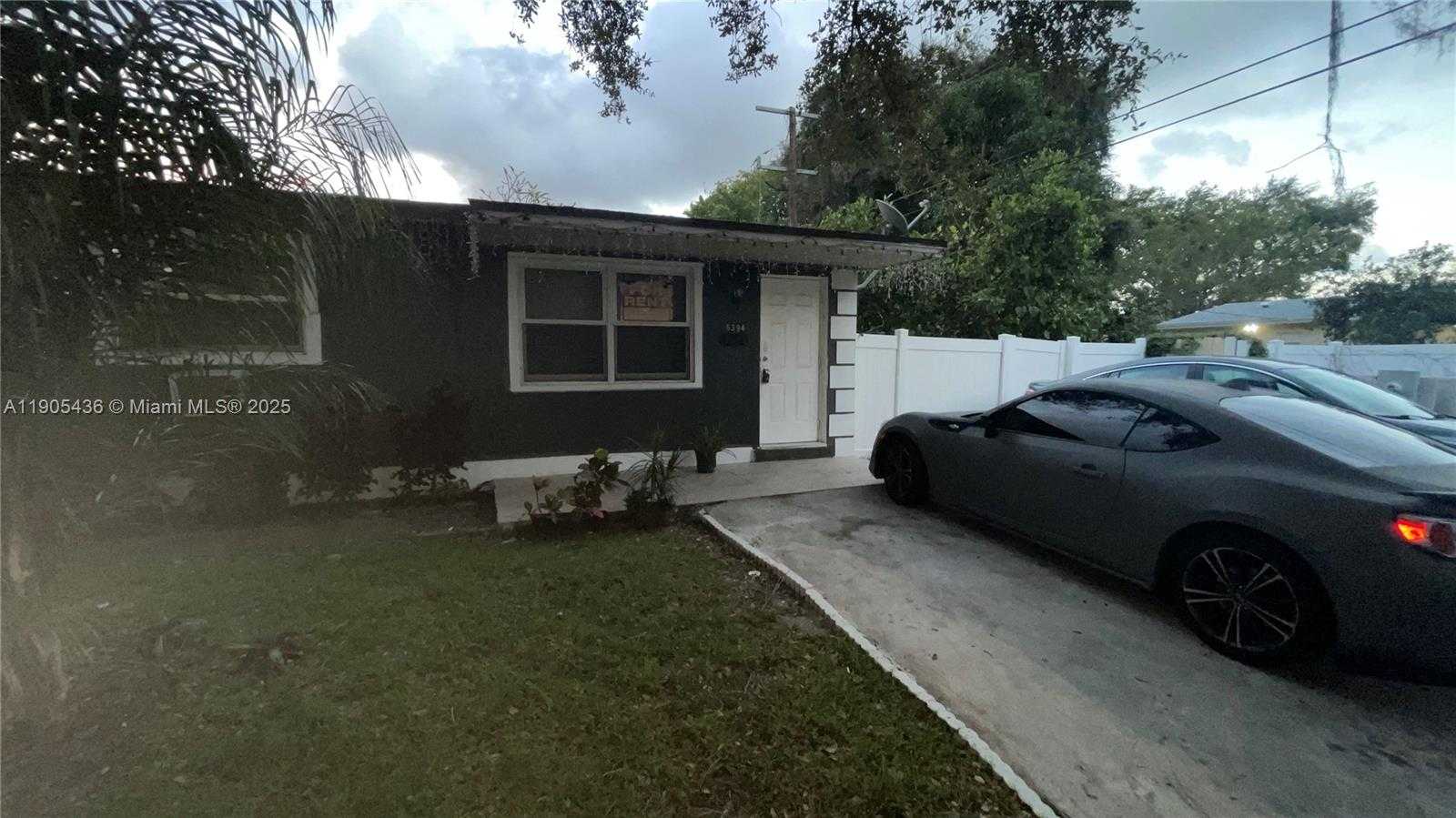 Small Image of 6390 HAYES ST #2, Hollywood Number 3