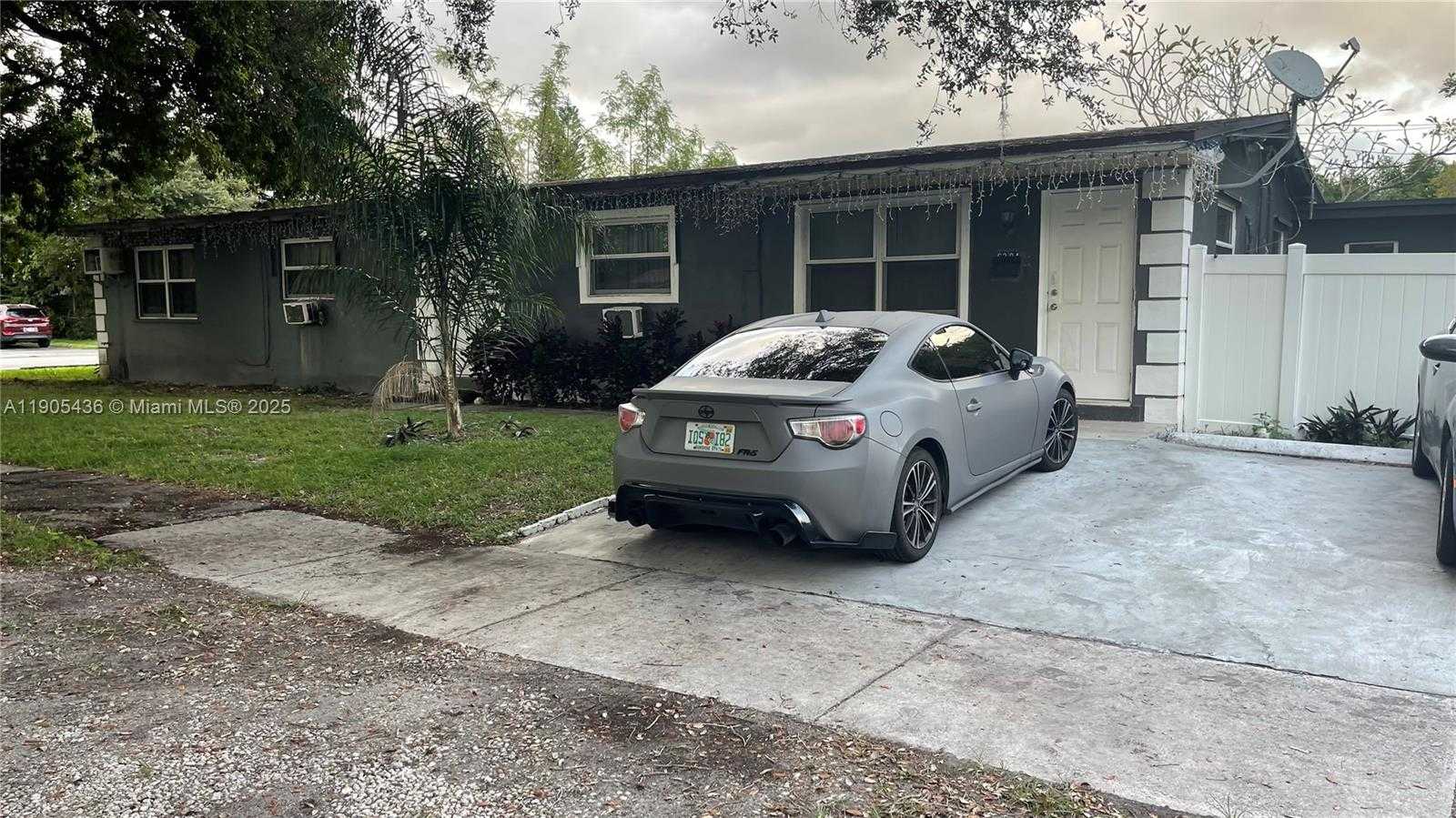 Small Image of 6390 HAYES ST #2, Hollywood Number 30