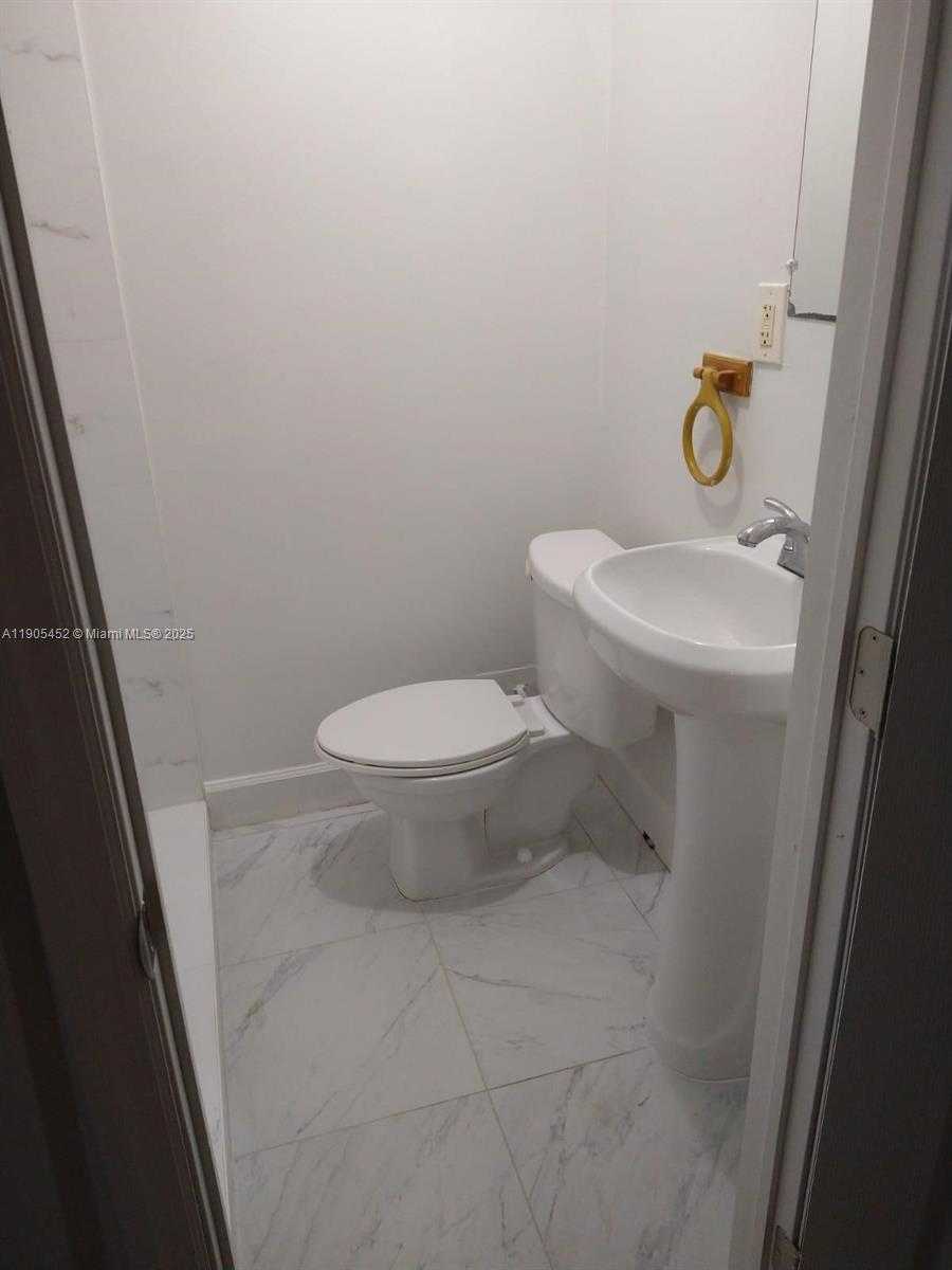 Small Image of 1831 RODMAN ST #1-4, Hollywood Number 2