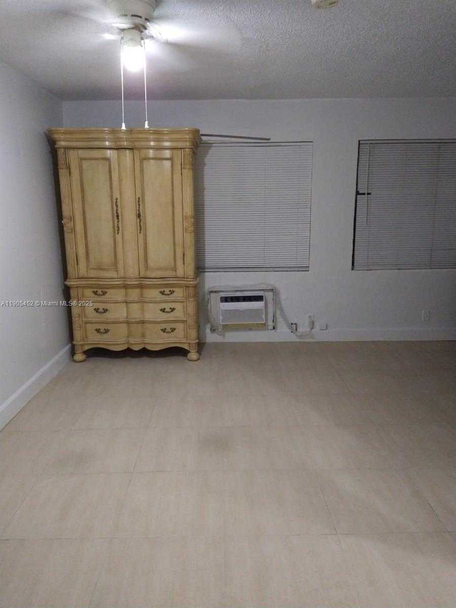 Small Image of 1831 RODMAN ST #1-4, Hollywood Number 3