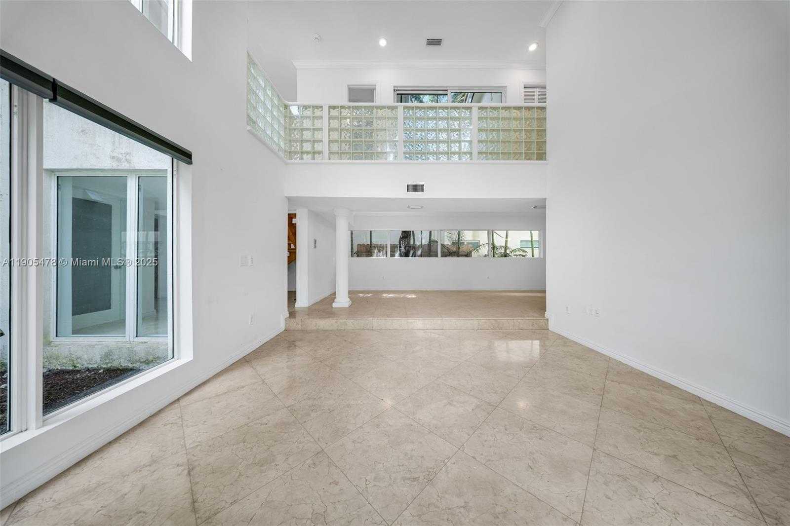 Small Image of 4000 ALHAMBRA CIR, Coral Gables Number 17