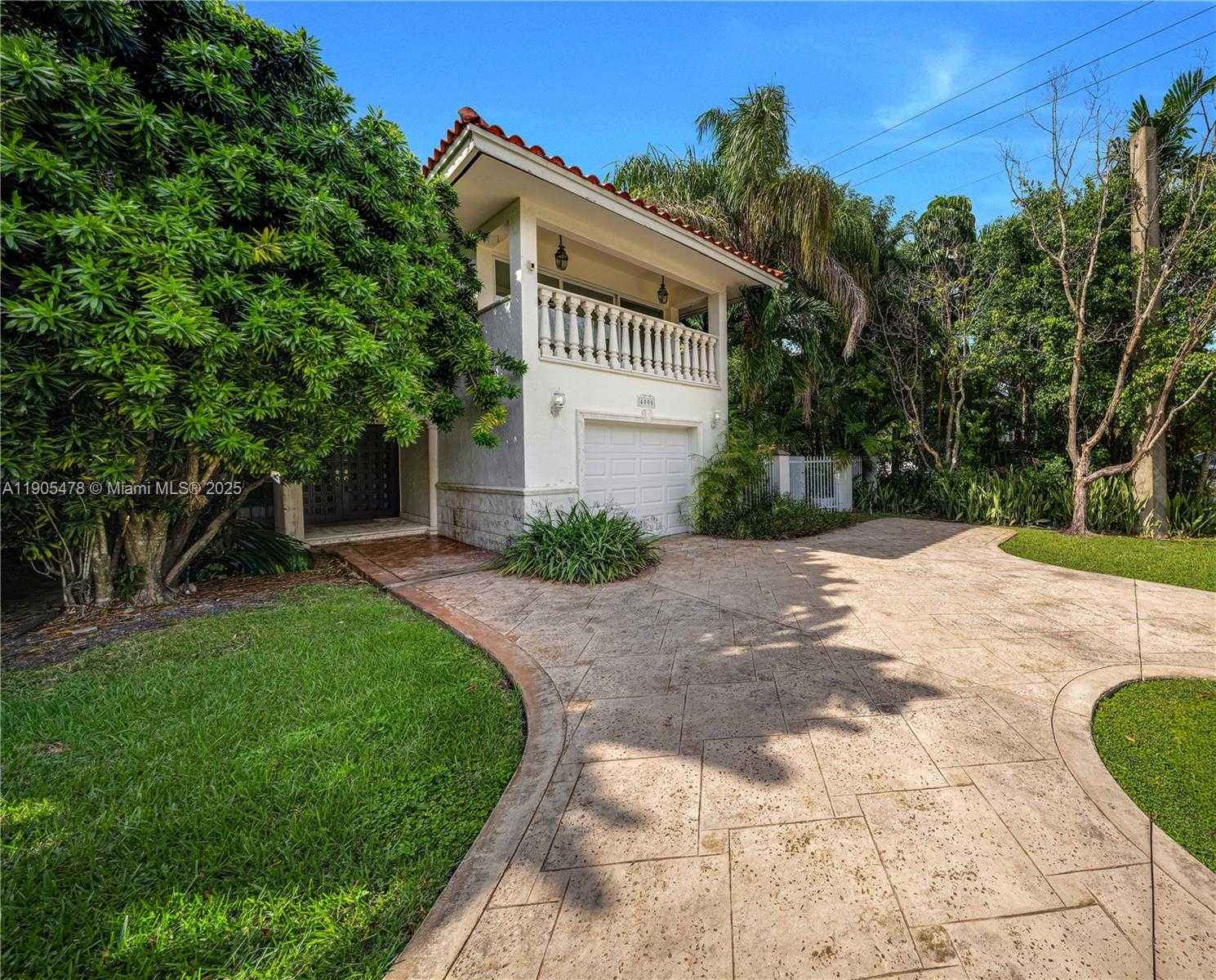 Small Image of 4000 ALHAMBRA CIR, Coral Gables Number 2