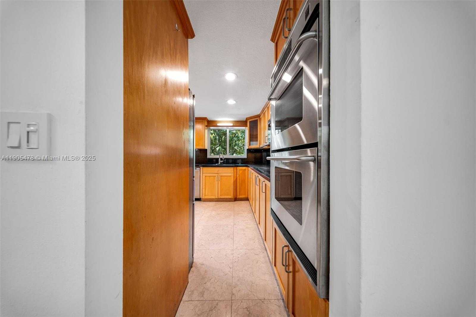 Small Image of 4000 ALHAMBRA CIR, Coral Gables Number 24