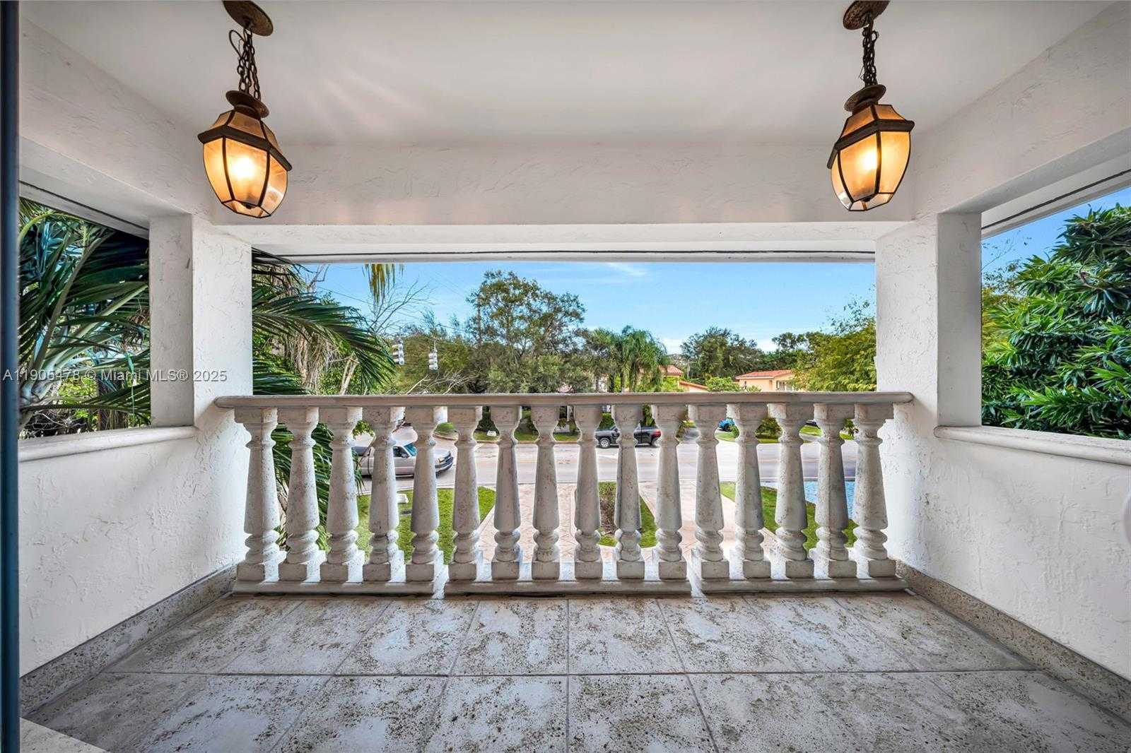Small Image of 4000 ALHAMBRA CIR, Coral Gables Number 29