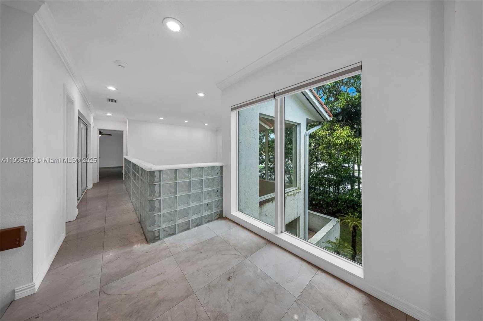 Small Image of 4000 ALHAMBRA CIR, Coral Gables Number 32