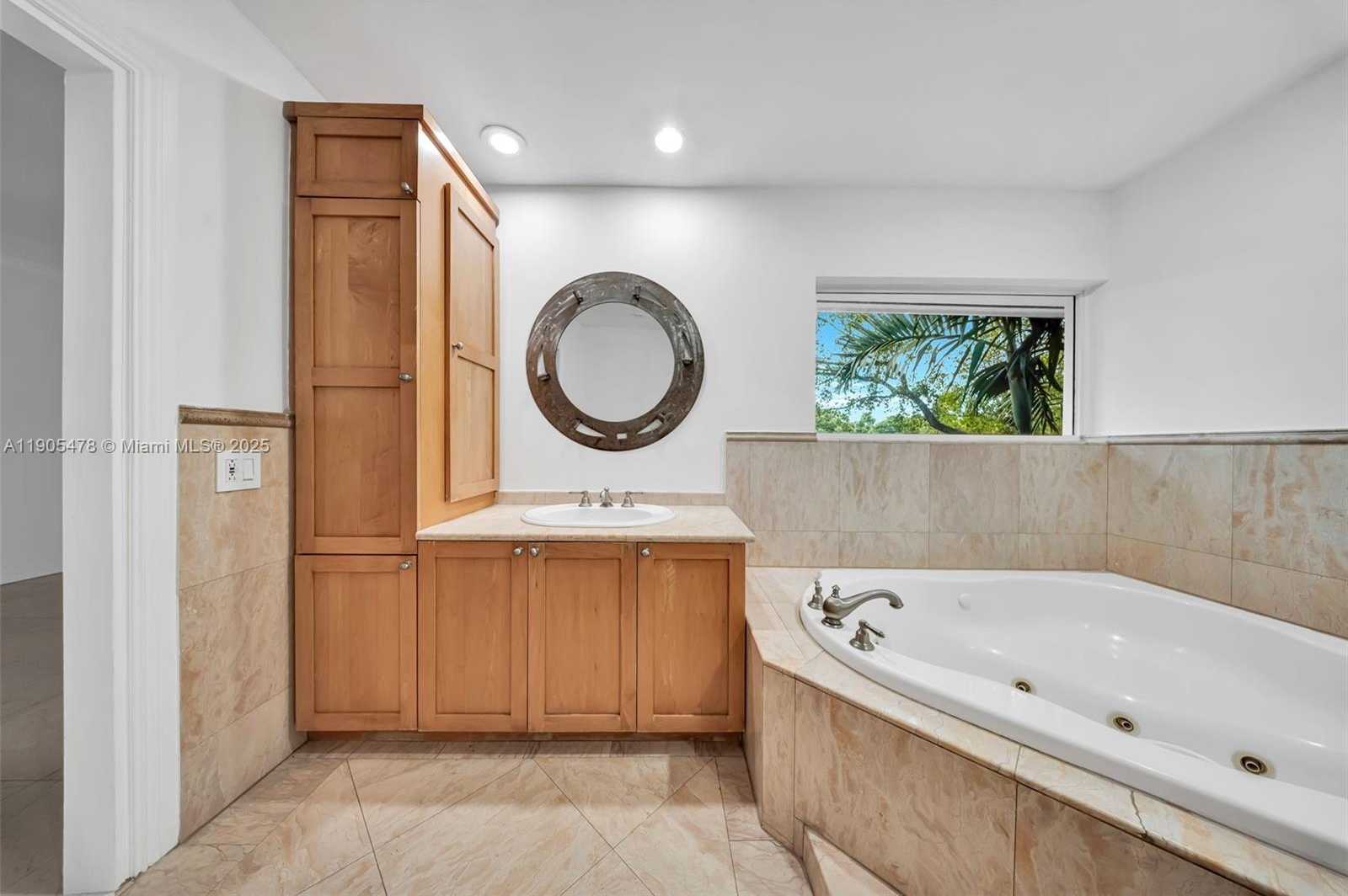 Small Image of 4000 ALHAMBRA CIR, Coral Gables Number 36