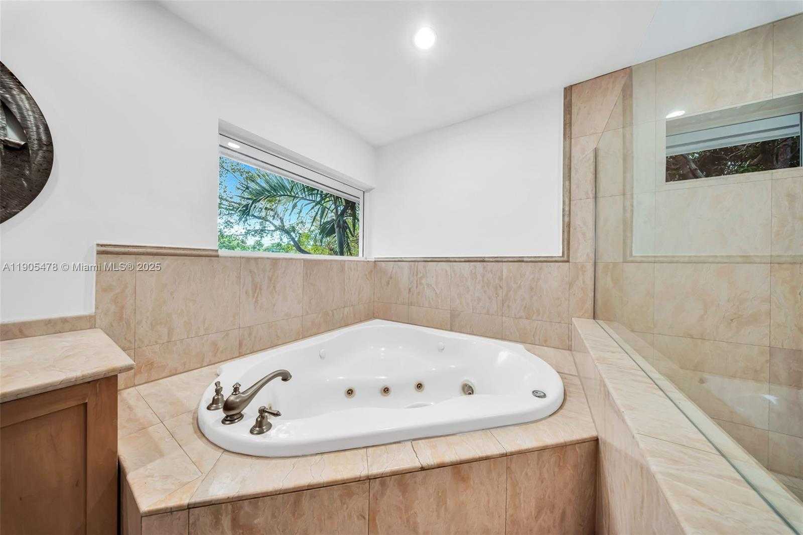 Small Image of 4000 ALHAMBRA CIR, Coral Gables Number 37