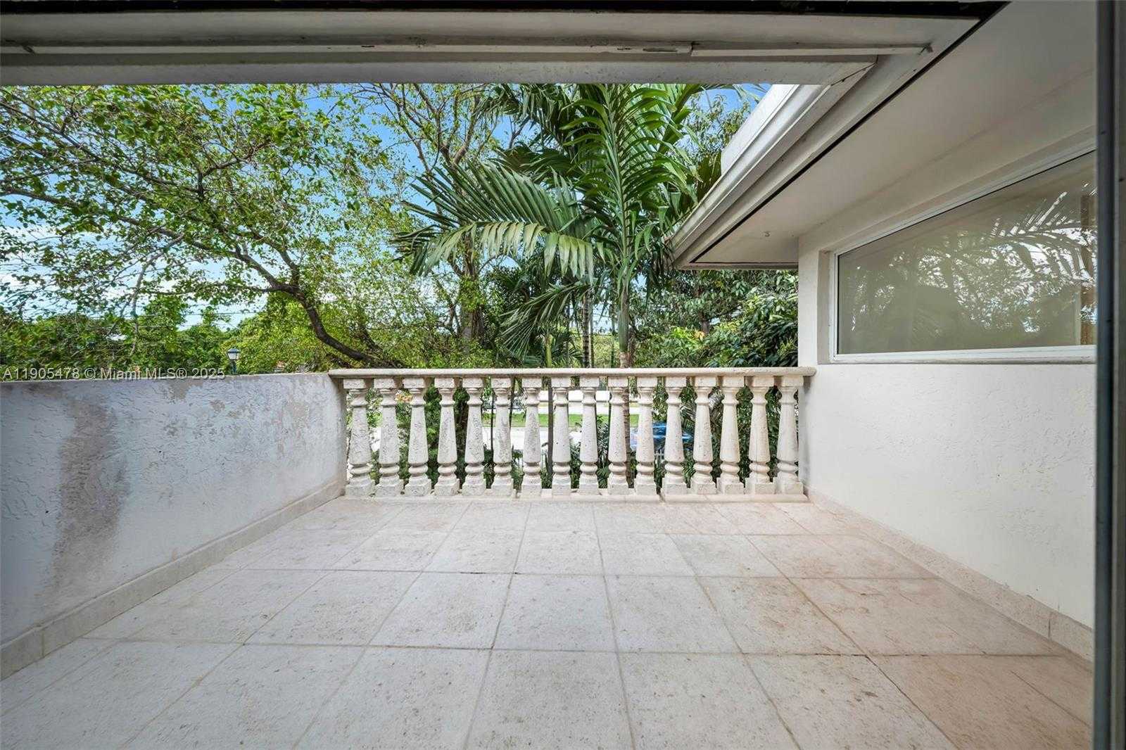 Small Image of 4000 ALHAMBRA CIR, Coral Gables Number 41