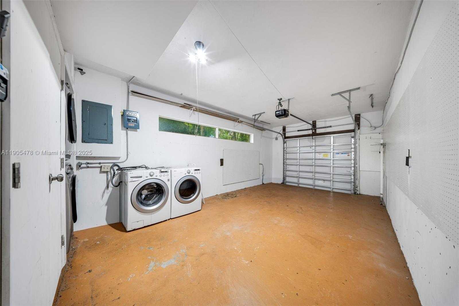 Small Image of 4000 ALHAMBRA CIR, Coral Gables Number 42