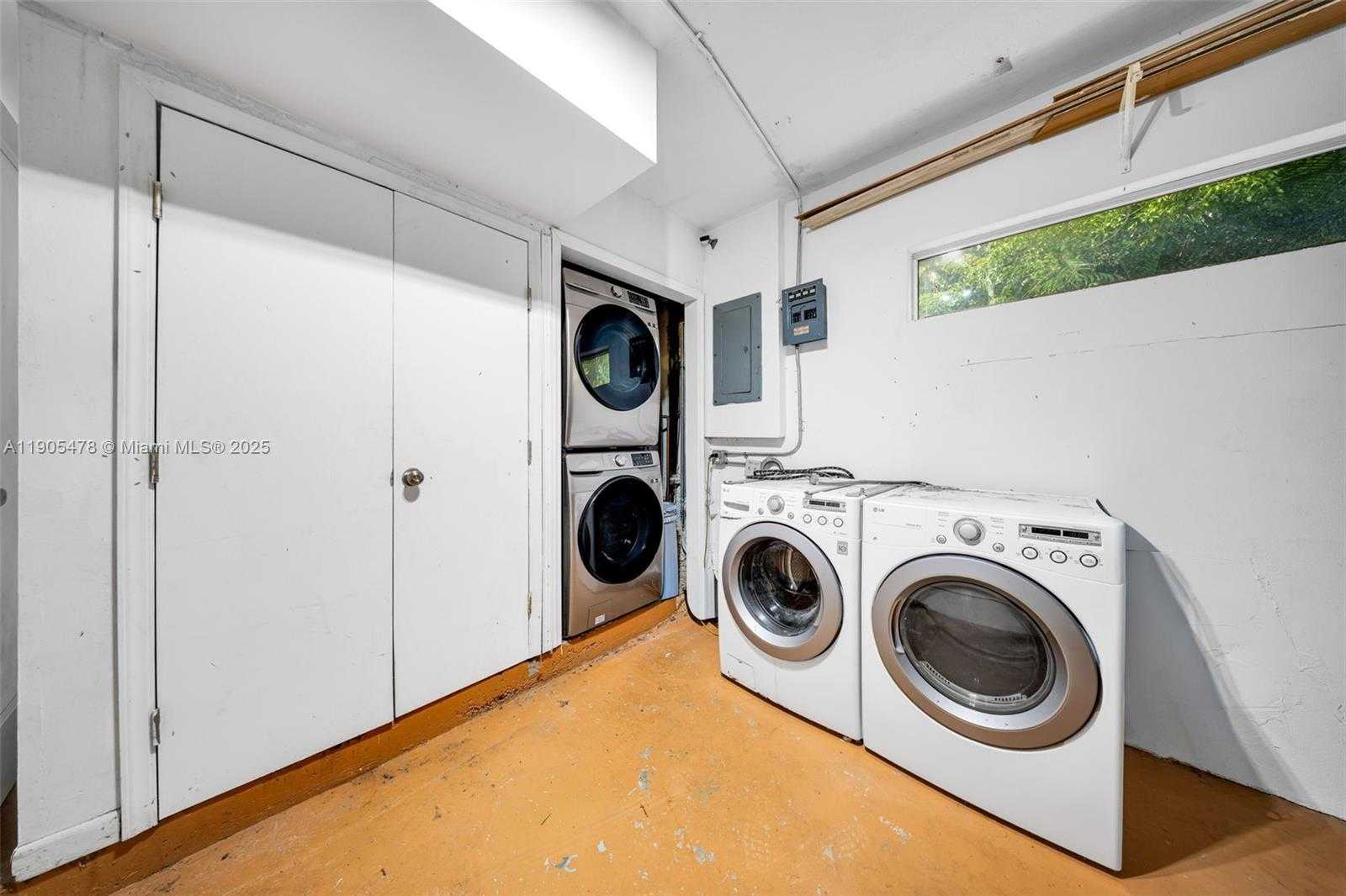 Small Image of 4000 ALHAMBRA CIR, Coral Gables Number 43