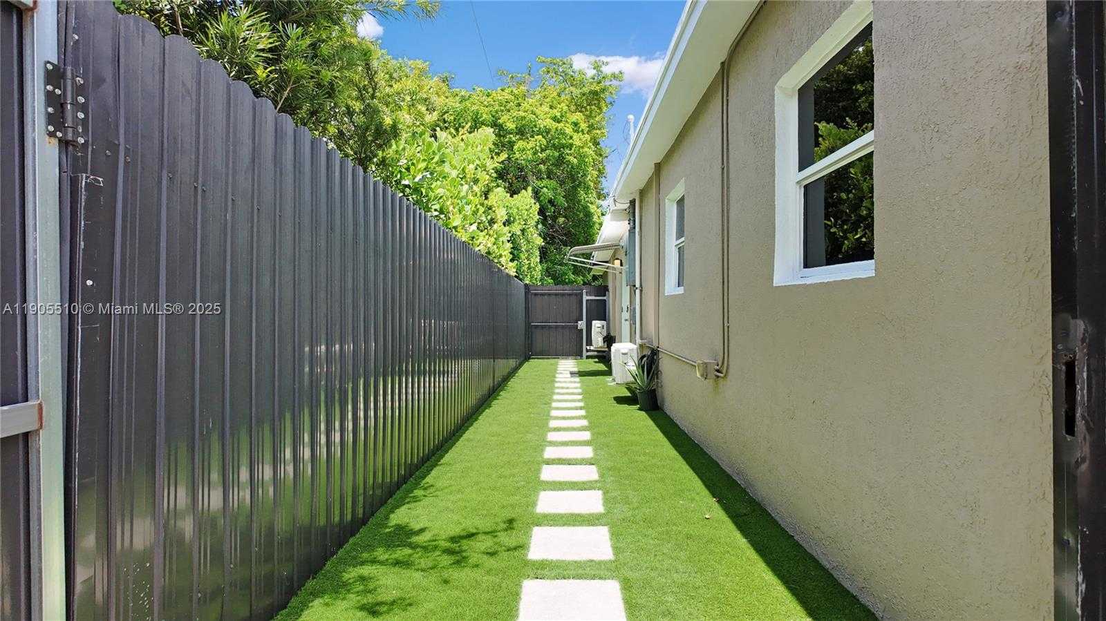 Small Image of 801 NORTH WEST 172ND TER, Miami Gardens Number 2