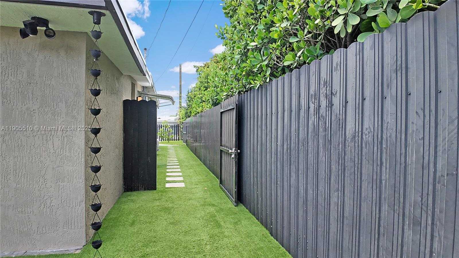 Small Image of 801 NORTH WEST 172ND TER, Miami Gardens Number 3