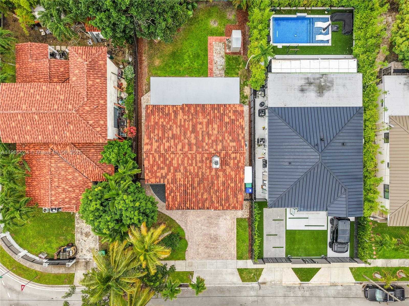 Small Image of 1814 SOUTH WEST 22ND TER, Miami Number 31