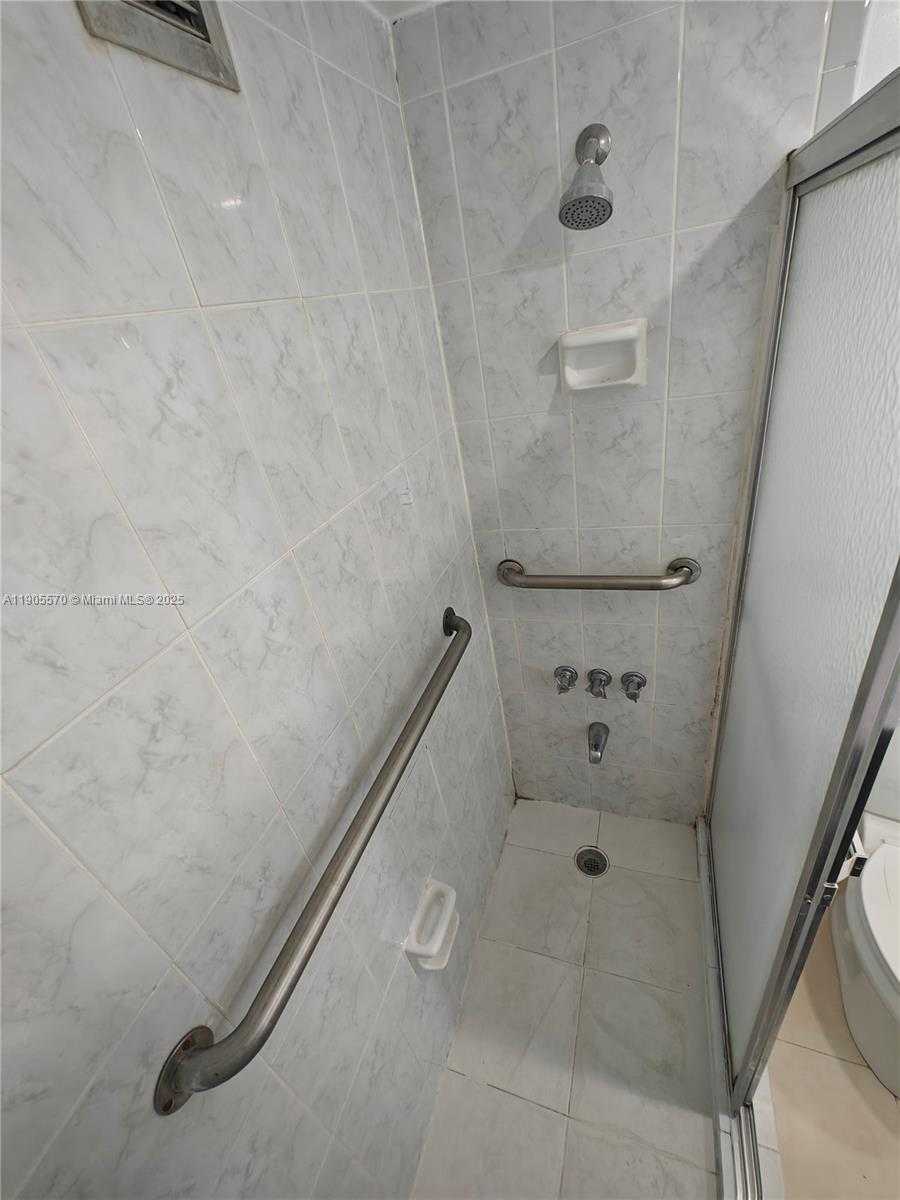 Small Image of 905 BRICKELL BAY DR #1127, Miami Number 12