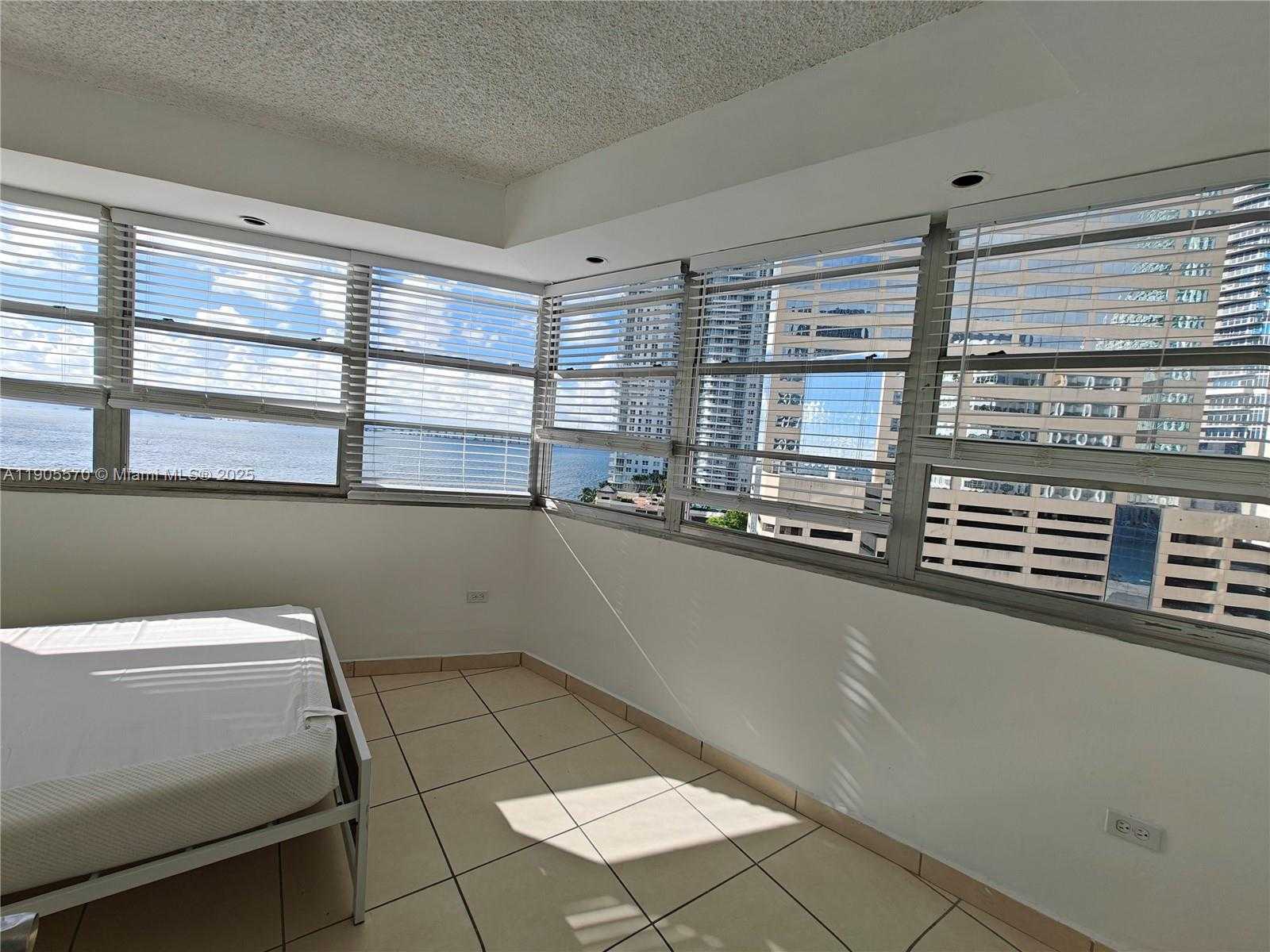 Small Image of 905 BRICKELL BAY DR #1127, Miami Number 14