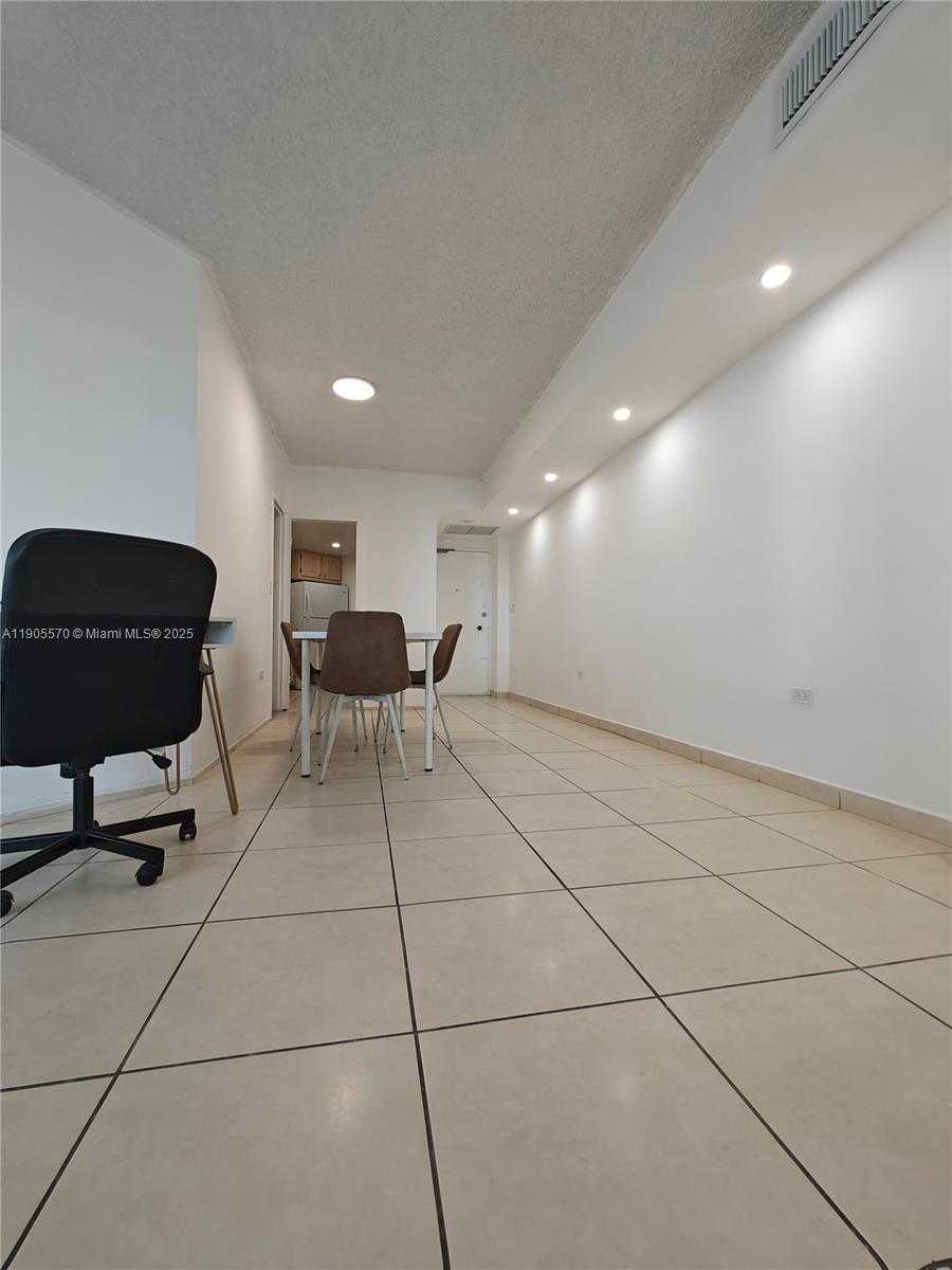 Small Image of 905 BRICKELL BAY DR #1127, Miami Number 18