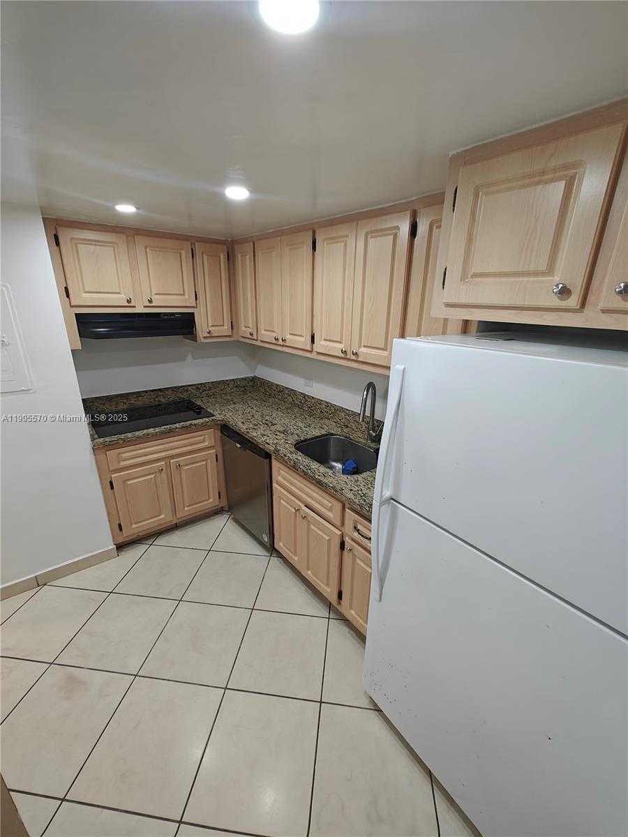 Small Image of 905 BRICKELL BAY DR #1127, Miami Number 3