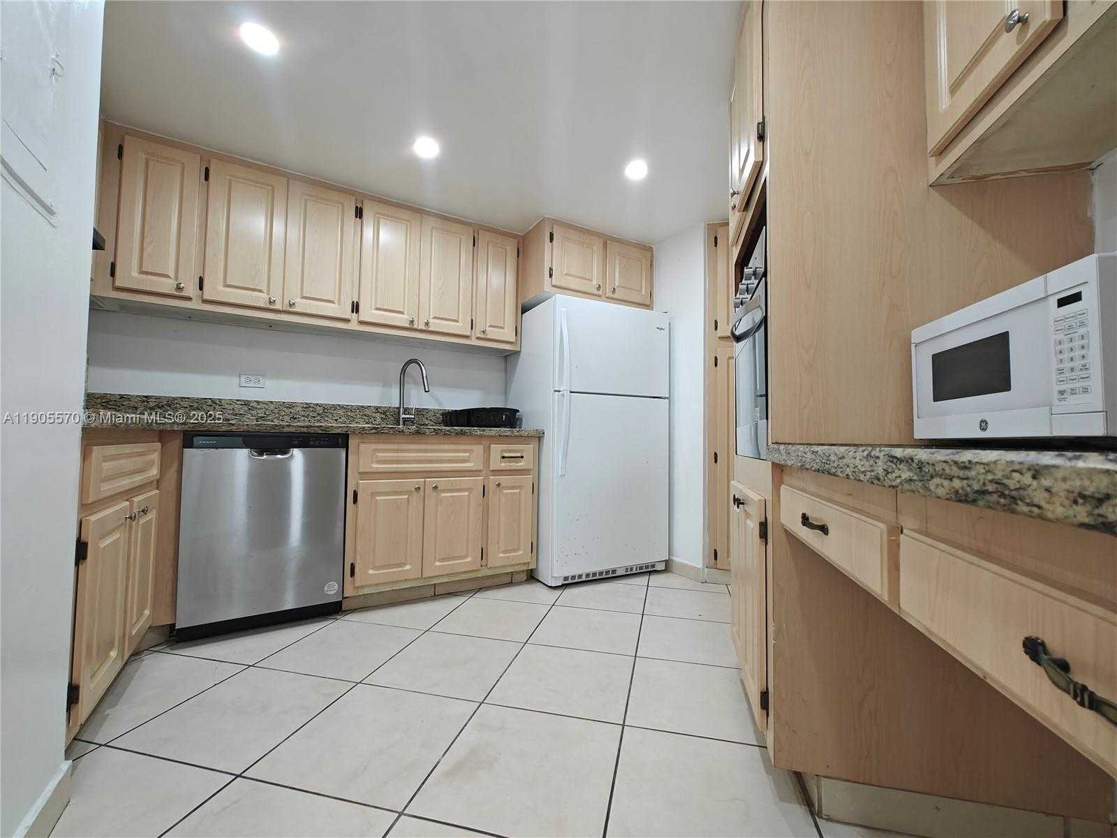 Small Image of 905 BRICKELL BAY DR #1127, Miami Number 5