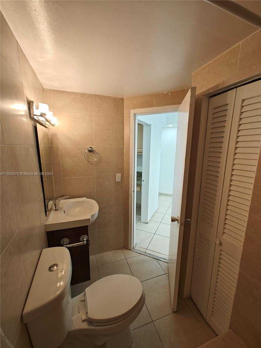 Small Image of 905 BRICKELL BAY DR #1127, Miami Number 7