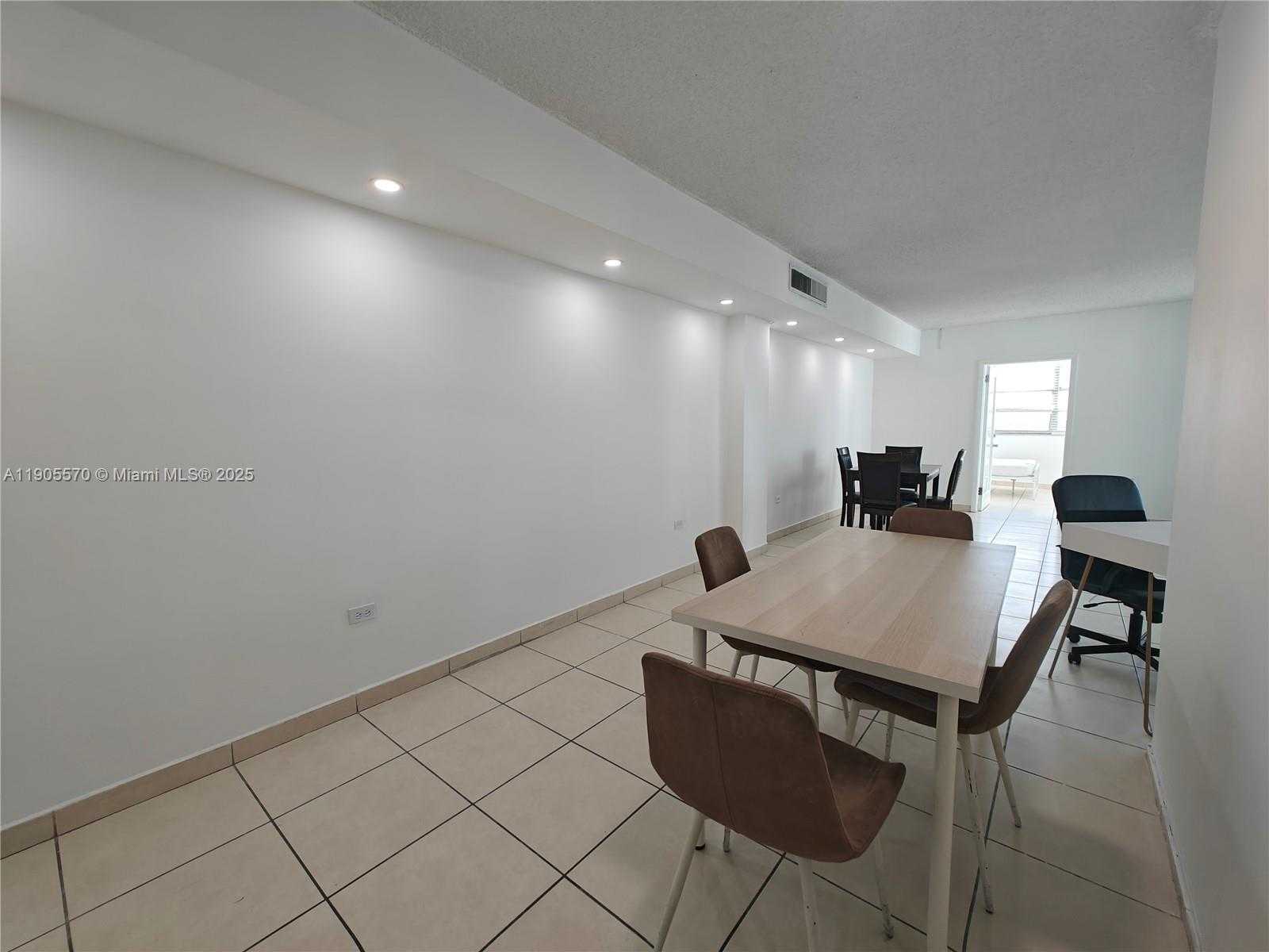 Small Image of 905 BRICKELL BAY DR #1127, Miami Number 9