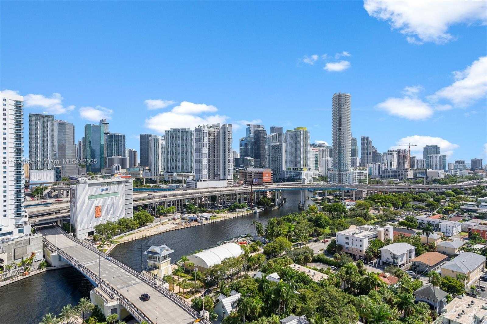 Small Image of 10 SOUTH WEST SOUTH RIVER DR #PHI11, Miami Number 1