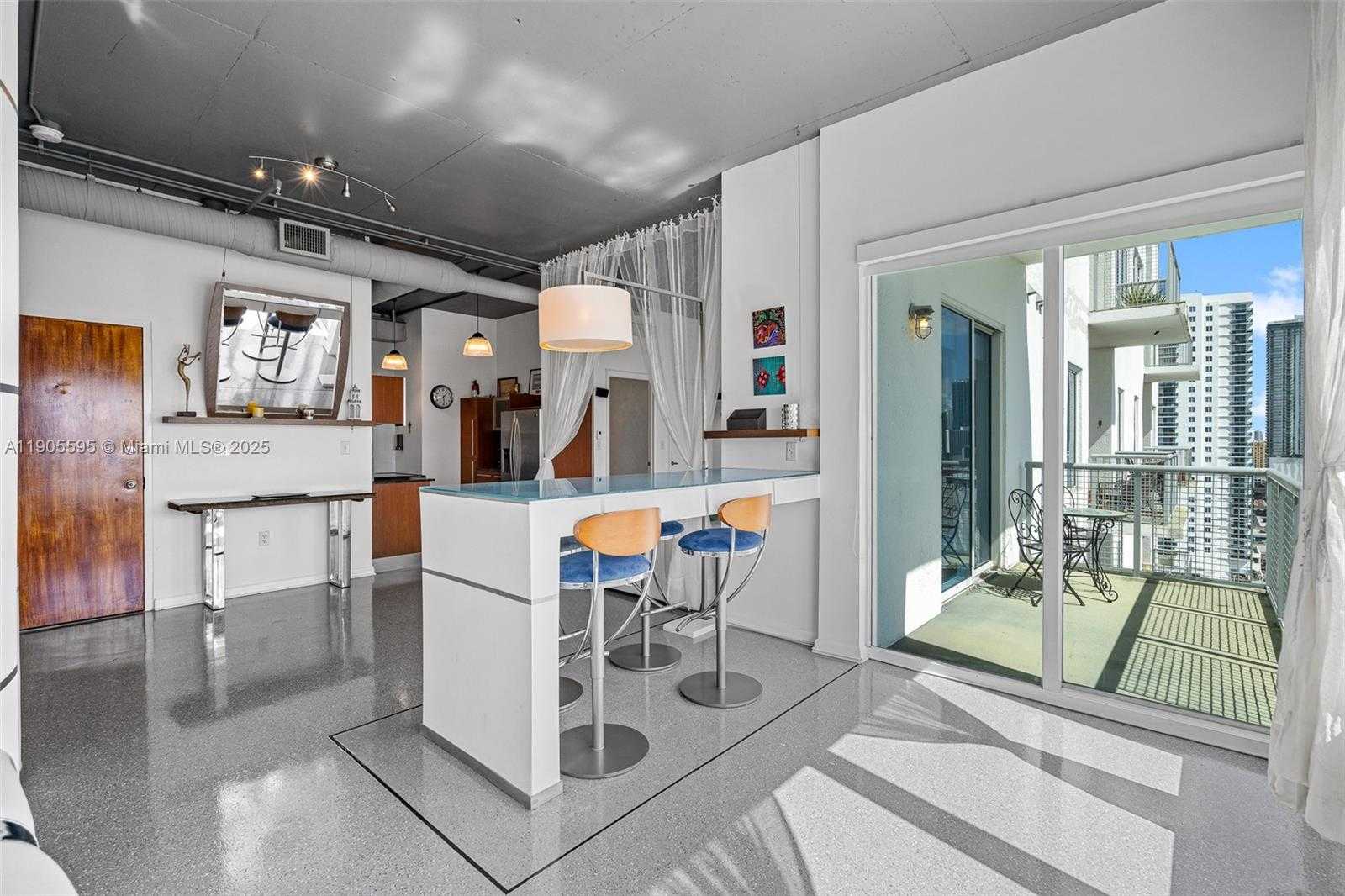 Small Image of 10 SOUTH WEST SOUTH RIVER DR #PHI11, Miami Number 22