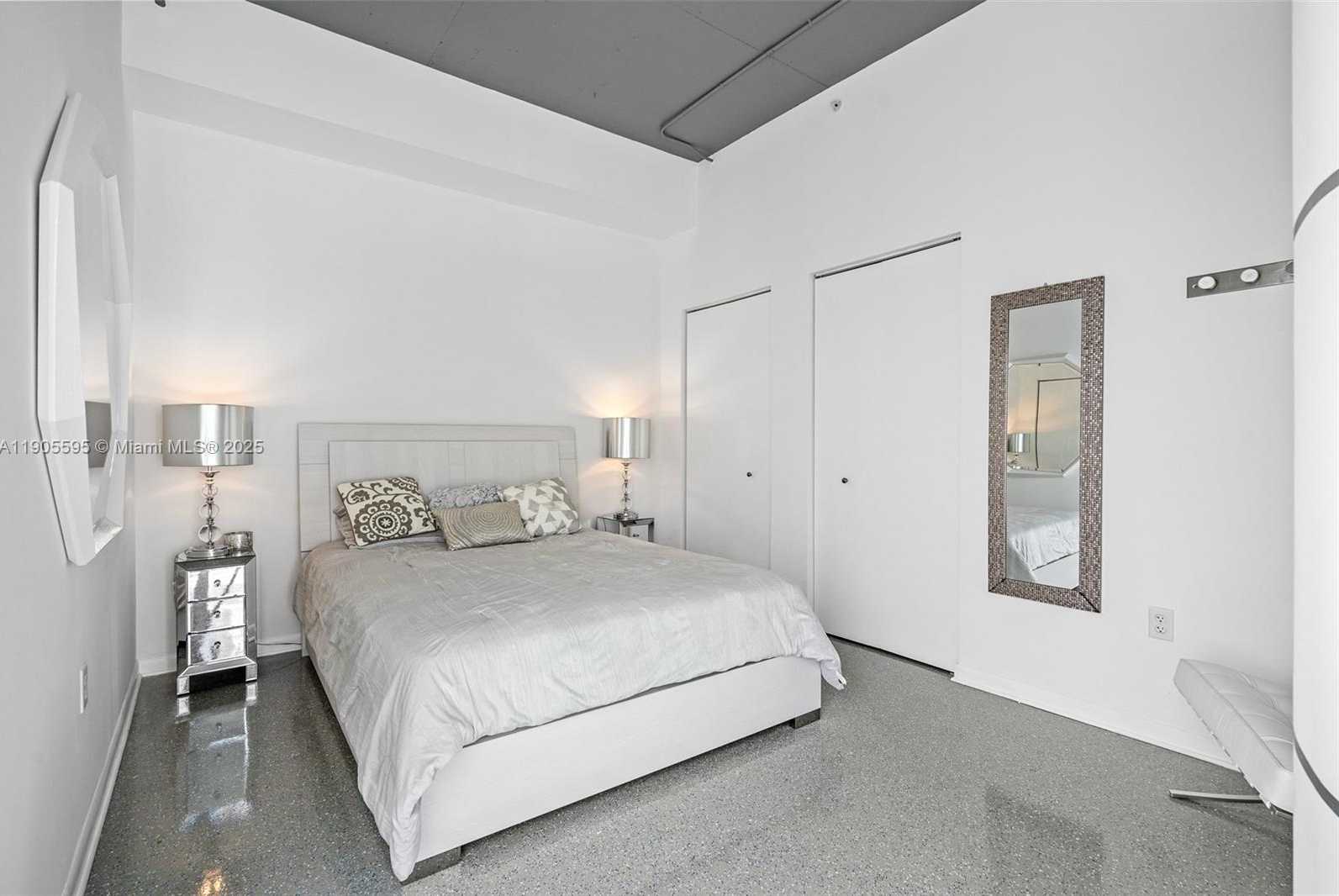 Small Image of 10 SOUTH WEST SOUTH RIVER DR #PHI11, Miami Number 29