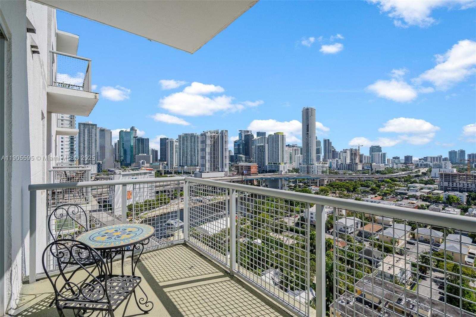 Small Image of 10 SOUTH WEST SOUTH RIVER DR #PHI11, Miami Number 3