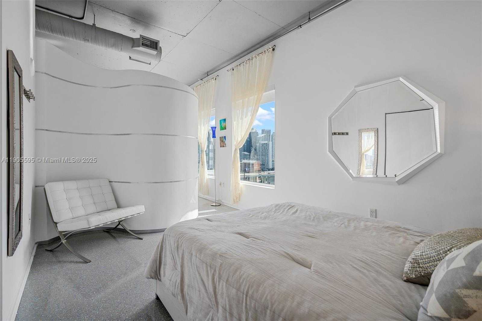 Small Image of 10 SOUTH WEST SOUTH RIVER DR #PHI11, Miami Number 30