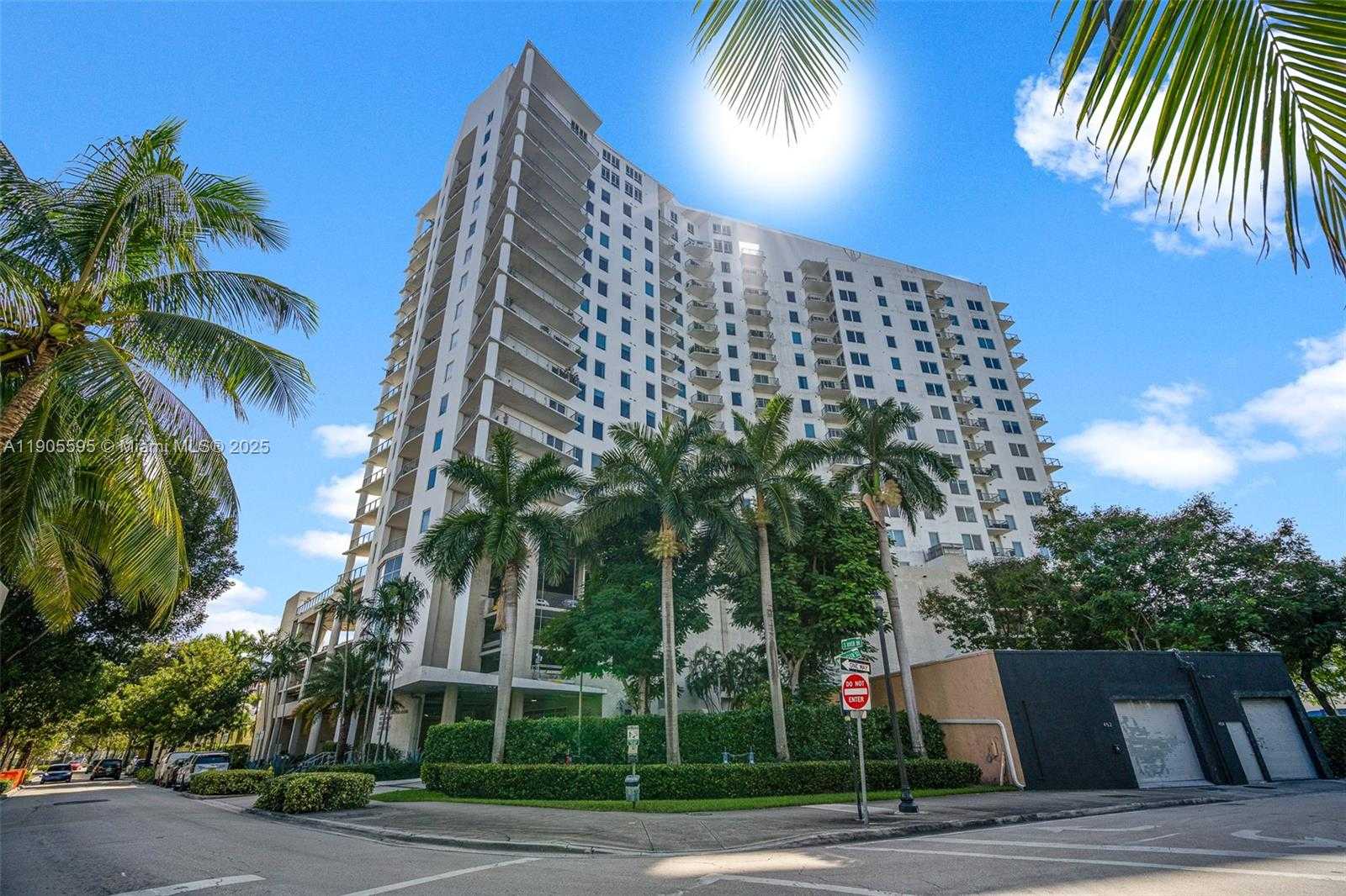 Small Image of 10 SOUTH WEST SOUTH RIVER DR #PHI11, Miami Number 33