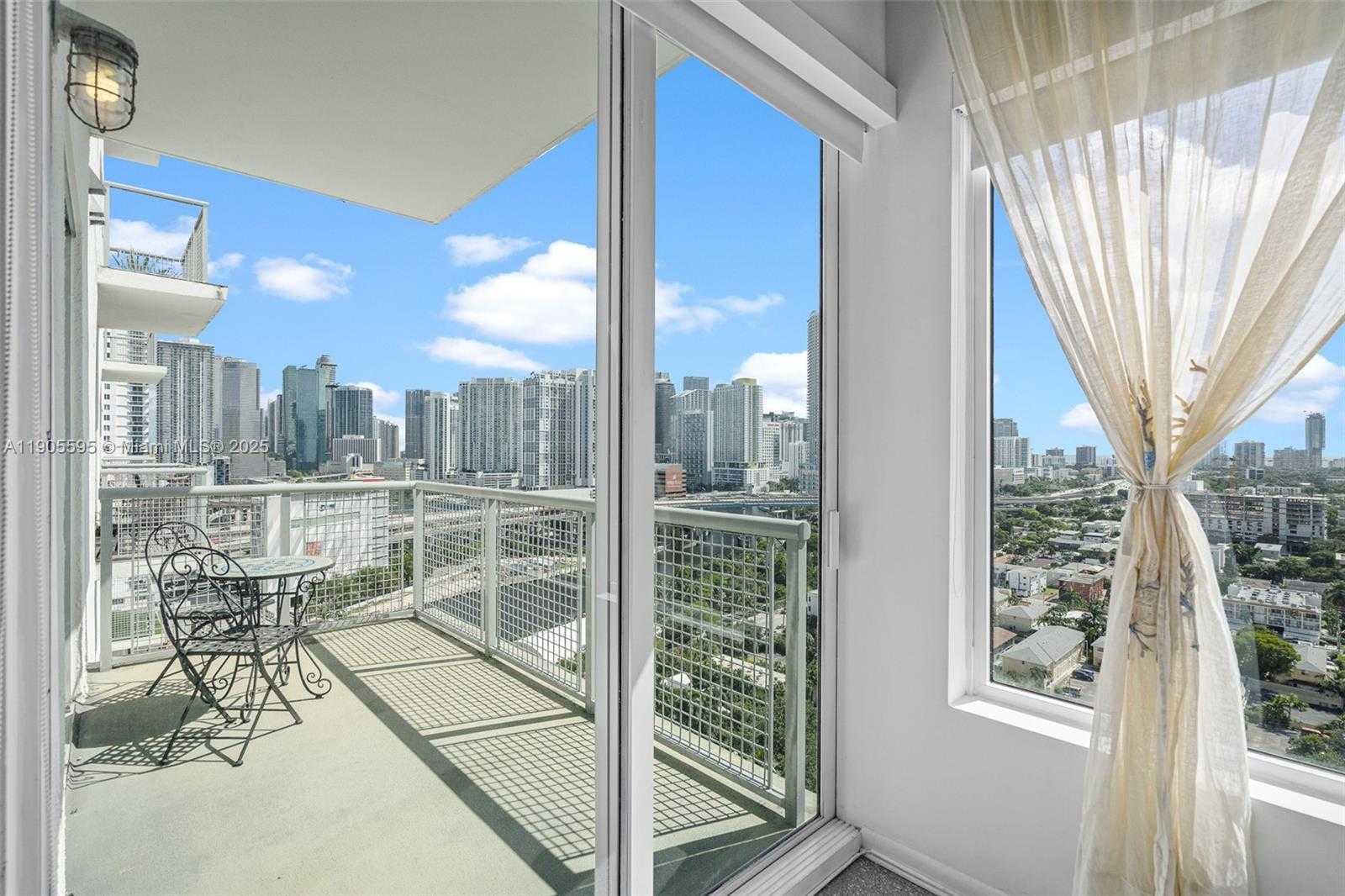 Small Image of 10 SOUTH WEST SOUTH RIVER DR #PHI11, Miami Number 7