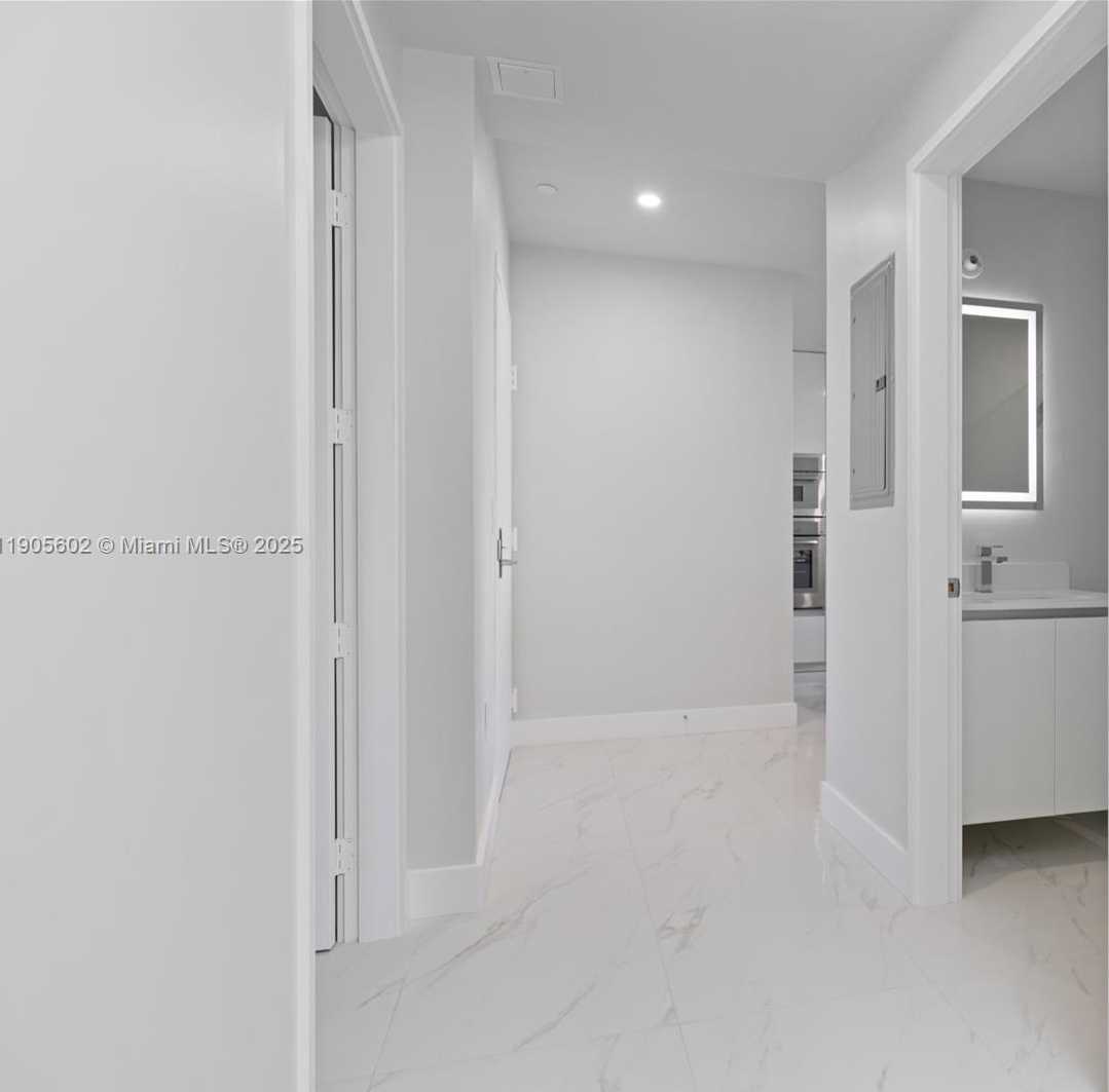 Small Image of 700 NORTH EAST 24TH ST #4002, Miami Number 21