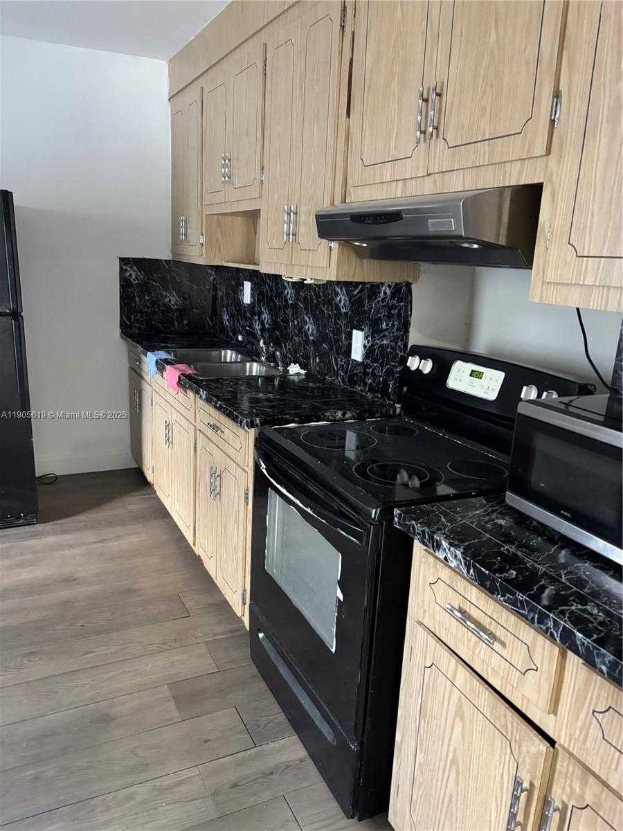 Small Image of 75 EAST 13TH ST, Hialeah Number 3