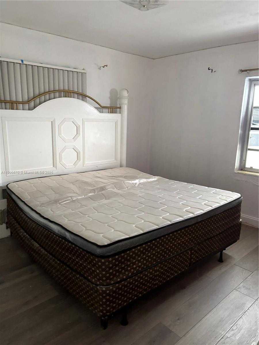 Small Image of 75 EAST 13TH ST, Hialeah Number 4