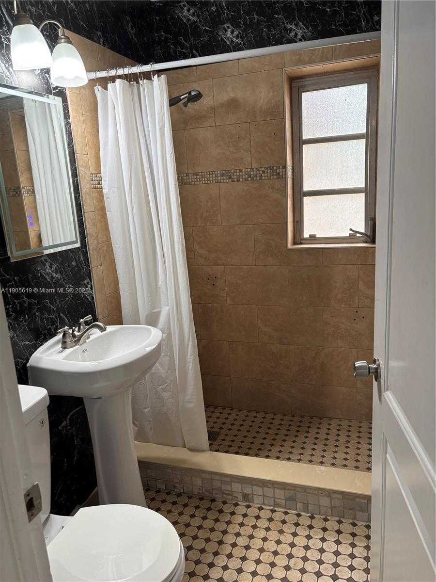 Small Image of 75 EAST 13TH ST, Hialeah Number 5