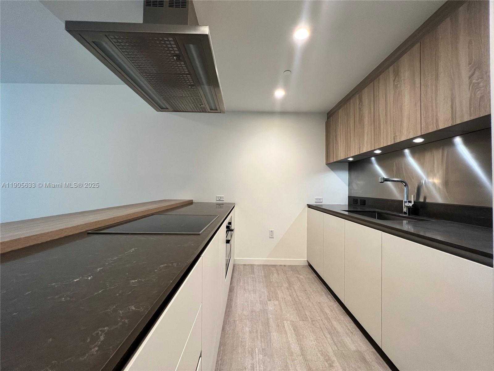 Small Image of 1000 BRICKELL PLZ #3503, Miami Number 4