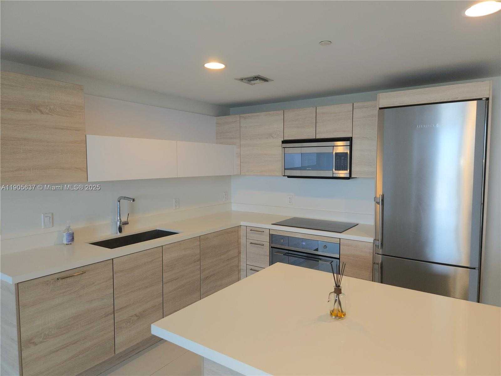 Imagen de Pequeño Objeto