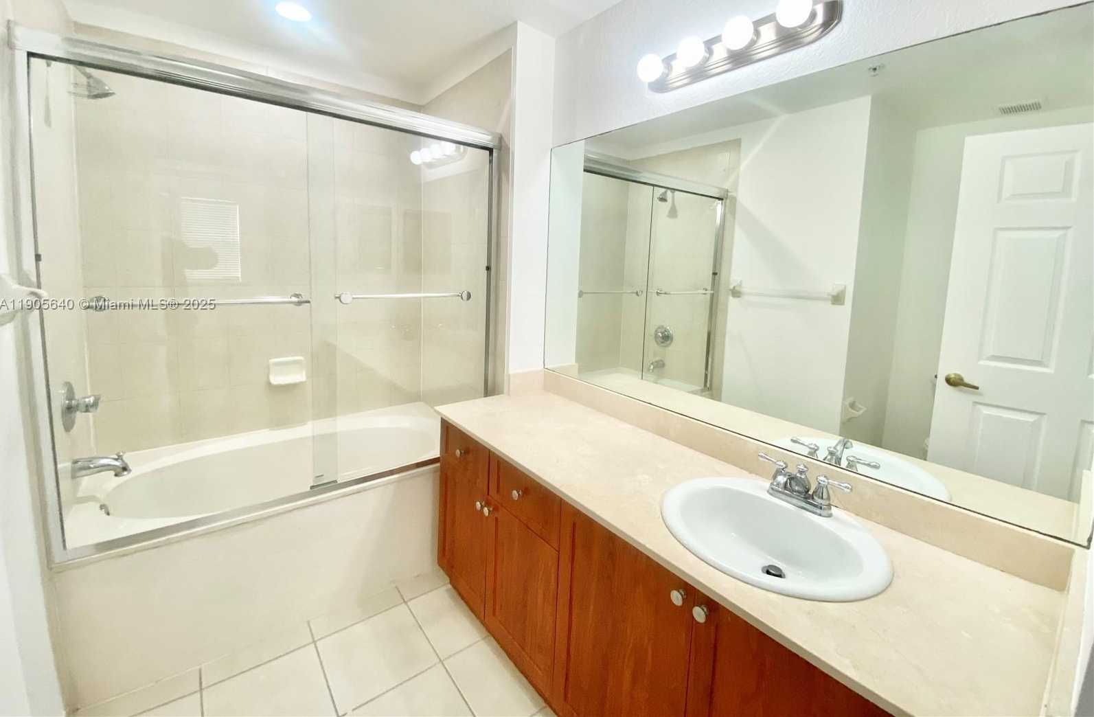 Small Image of 10885 NORTH WEST 89TH TER #106, Doral Number 15