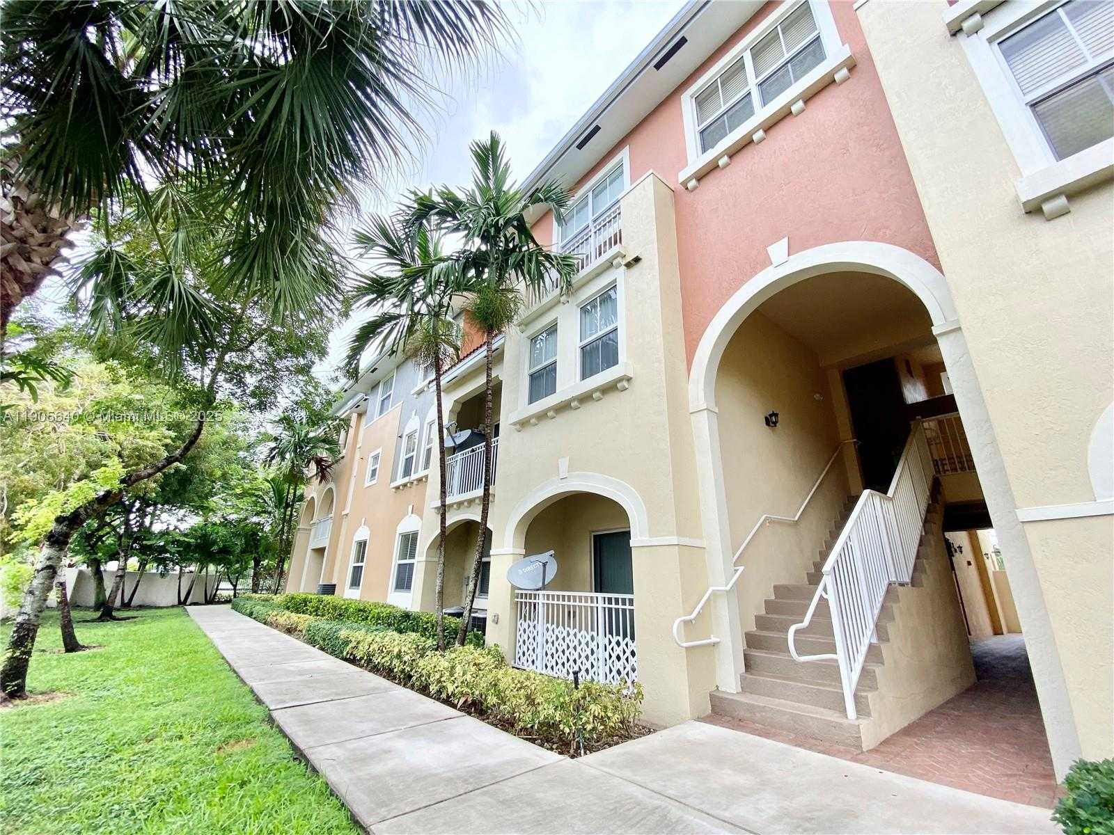 Small Image of 10885 NORTH WEST 89TH TER #106, Doral Number 2