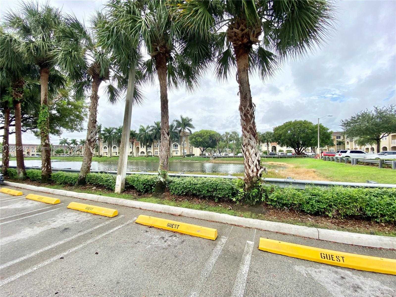 Small Image of 10885 NORTH WEST 89TH TER #106, Doral Number 3