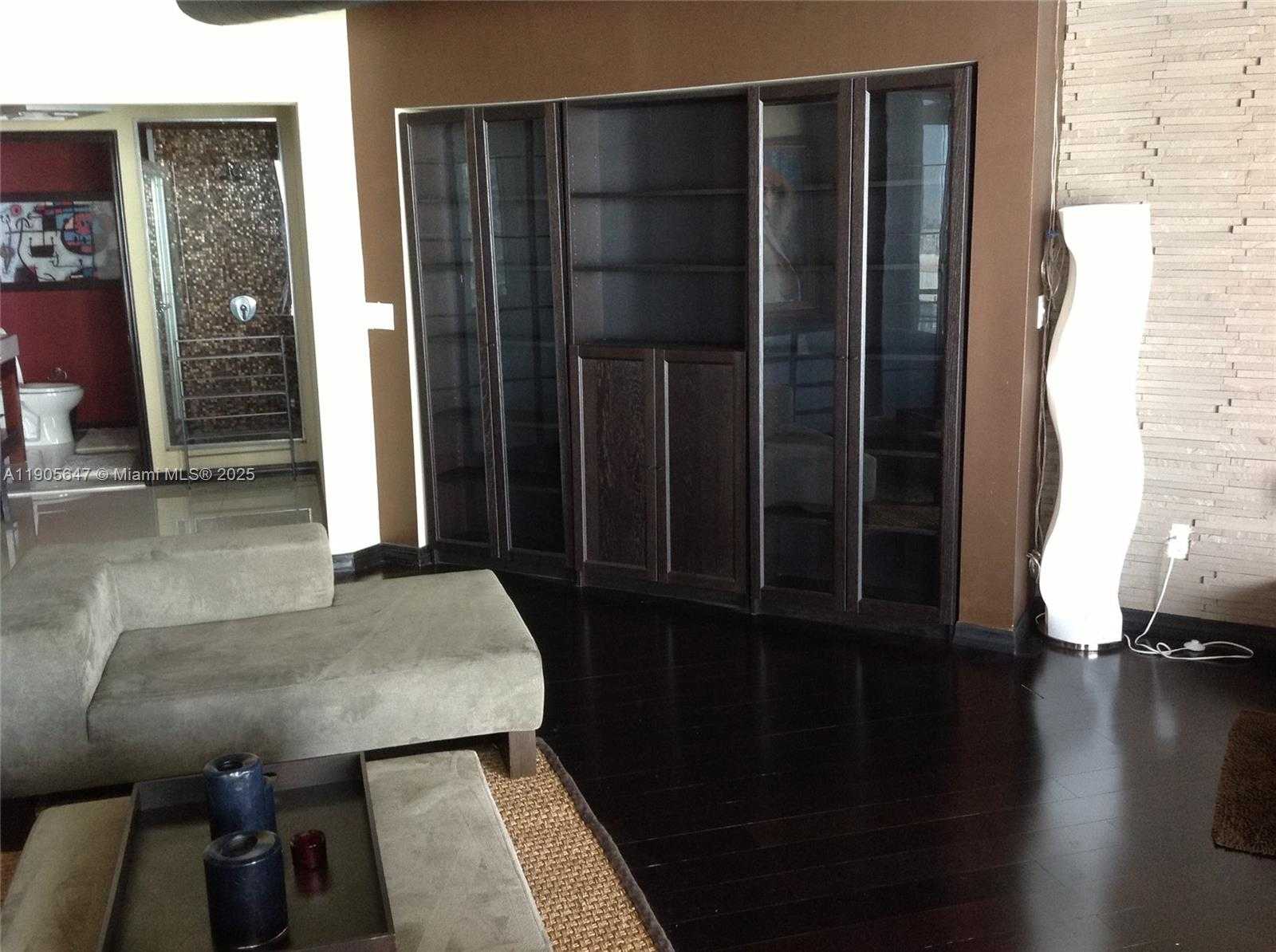 Small Image of 690 SOUTH WEST 1ST CT #PHI-01, Miami Number 10