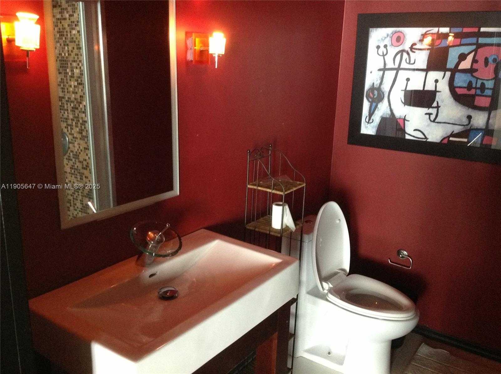 Small Image of 690 SOUTH WEST 1ST CT #PHI-01, Miami Number 11