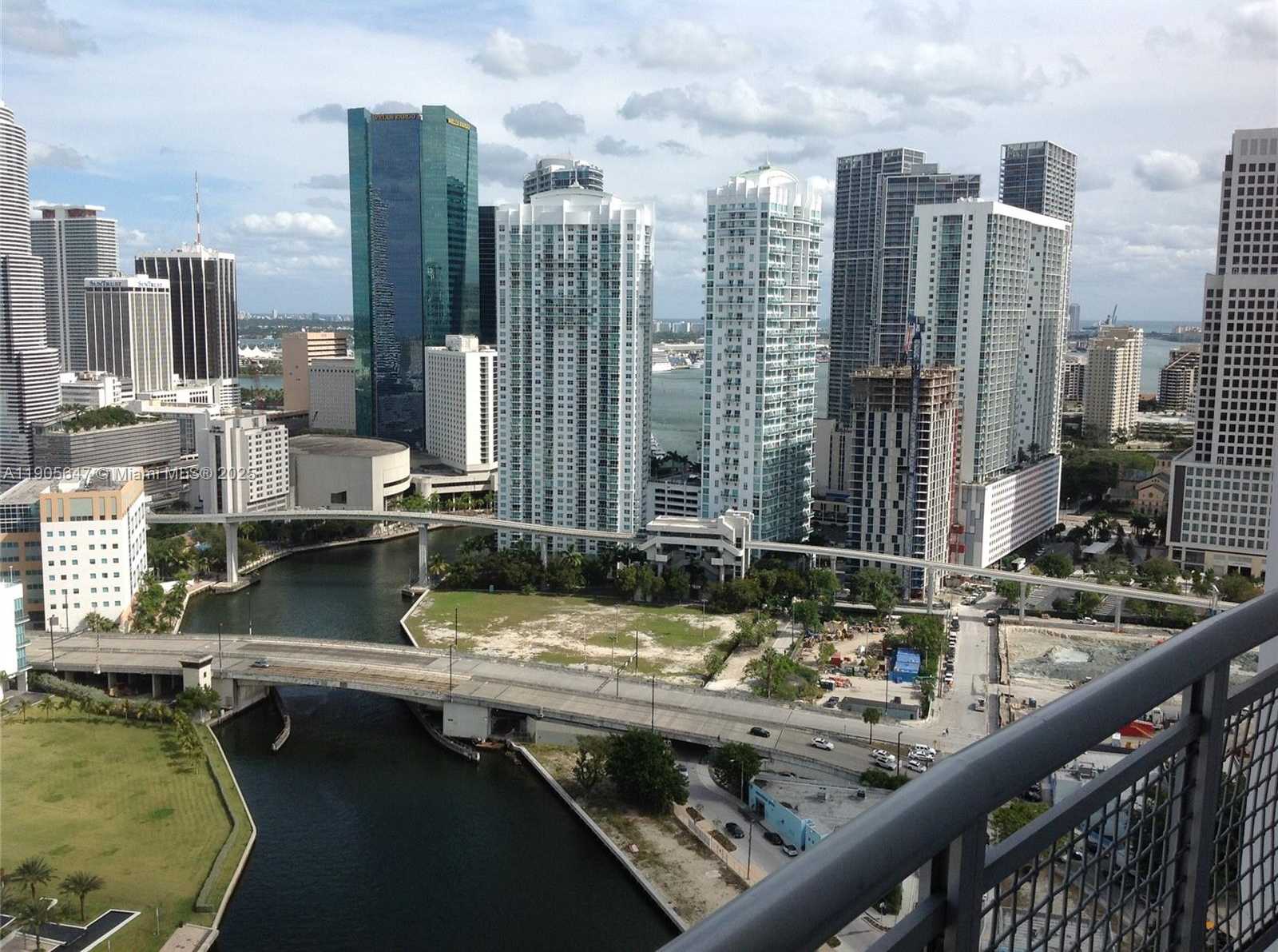 Small Image of 690 SOUTH WEST 1ST CT #PHI-01, Miami Number 12