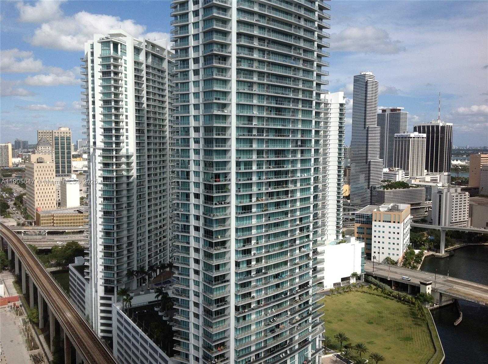 Small Image of 690 SOUTH WEST 1ST CT #PHI-01, Miami Number 13