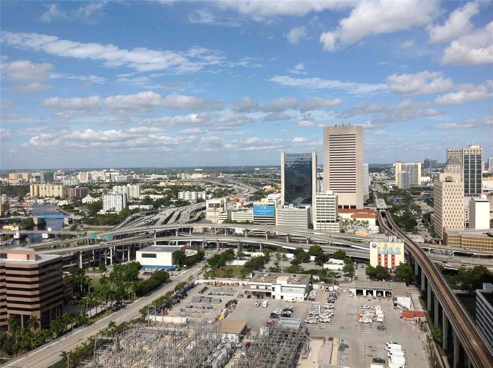 Small Image of 690 SOUTH WEST 1ST CT #PHI-01, Miami Number 14